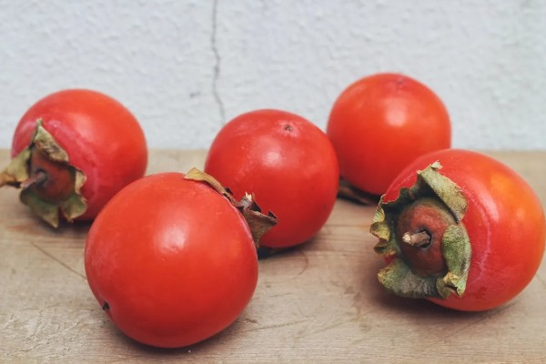 小柿子是热性还是凉性水果，是凉性水果