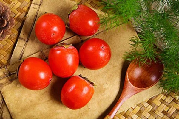 小柿子是热性还是凉性水果，是凉性水果