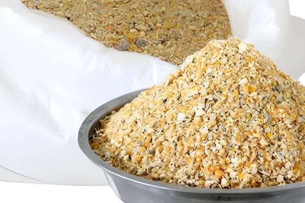 新手养鸡要准备哪些用具，鸡笼、饮水和喂料用具都要备好