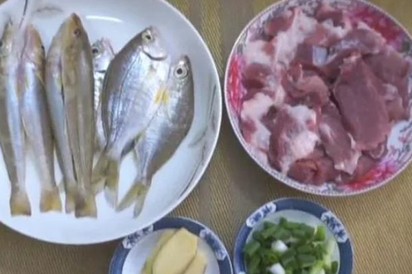 怎么配制黄鳝的饲料,一般用畜禽下脚料、麦麸等原料配制