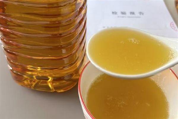 花生油如何辨别真假,可以看外观、闻气味等