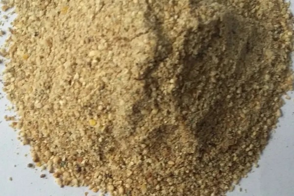 浓缩料的配制方法，一般用豆粕、玉米等材料混配