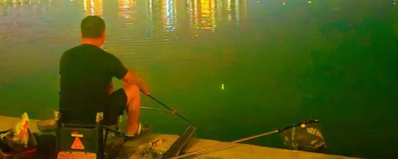 晚上钓翘嘴的深度，达到2-3米深即可