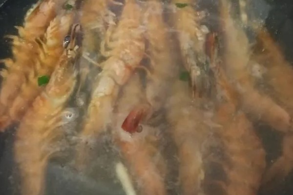 黑虎虾煮几分钟能熟，大火煮至沸腾后再煮五分钟
