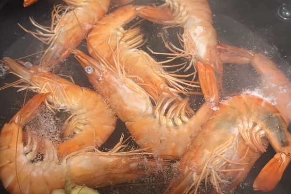 黑虎虾煮几分钟能熟，大火煮至沸腾后再煮五分钟