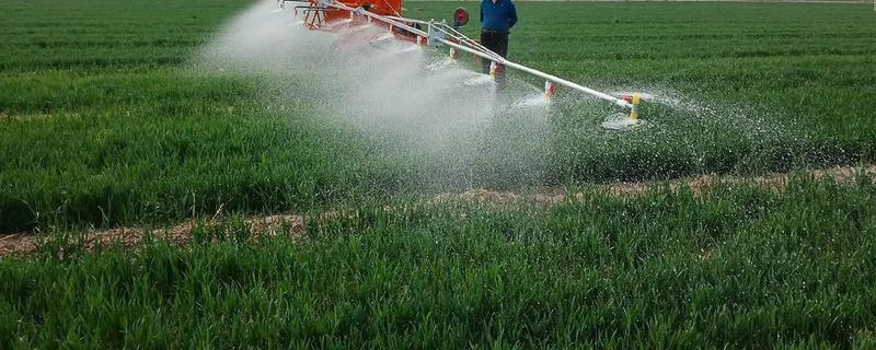 小型喷灌机的保养方式，完成作业后要洗净各部位