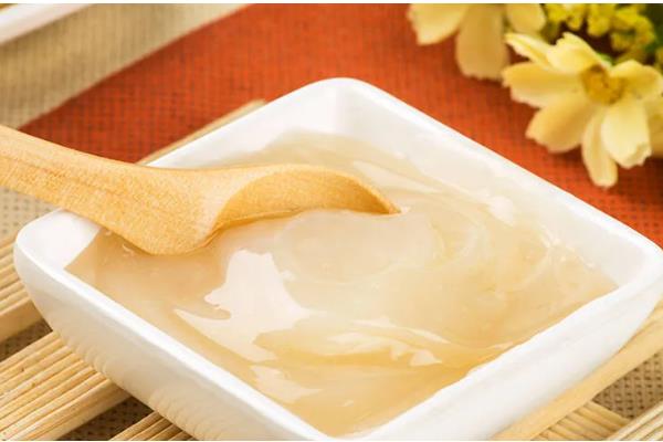 雪脂莲蜜和土蜂蜜哪个更好，色泽上前者更佳