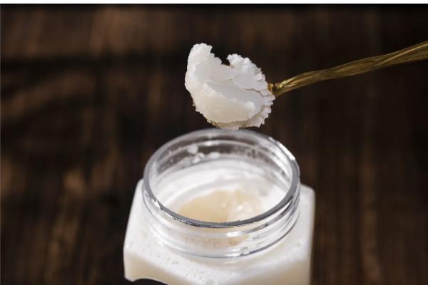 雪脂莲蜜和土蜂蜜哪个更好，色泽上前者更佳