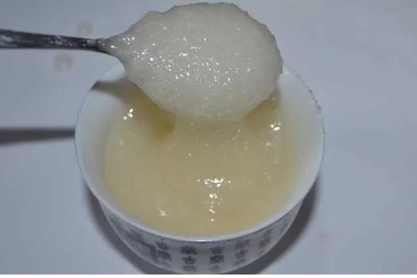 雪脂莲蜜和土蜂蜜哪个更好，色泽上前者更佳