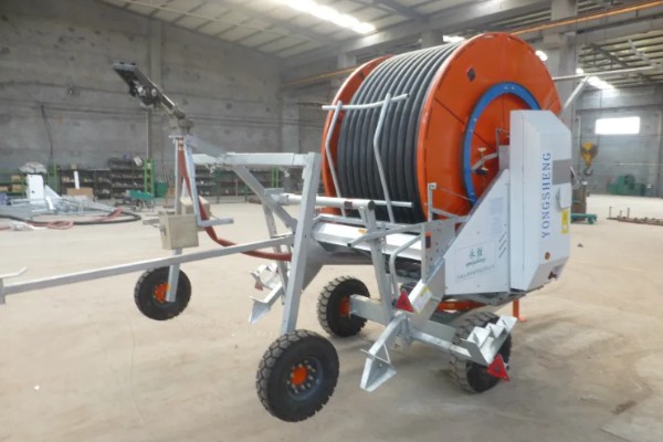 小型喷灌机的保养方式，完成作业后要洗净各部位