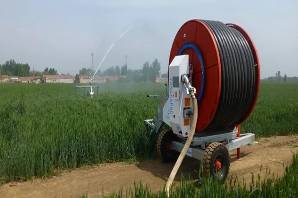 小型喷灌机的保养方式，完成作业后要洗净各部位