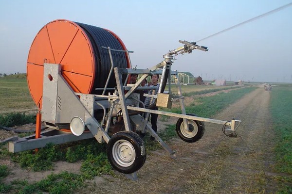 小型喷灌机的保养方式，完成作业后要洗净各部位