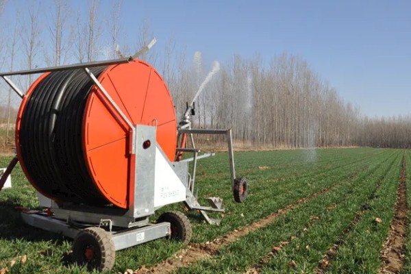 小型喷灌机的保养方式，完成作业后要洗净各部位