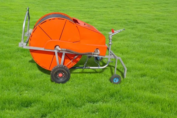 小型喷灌机的保养方式，完成作业后要洗净各部位