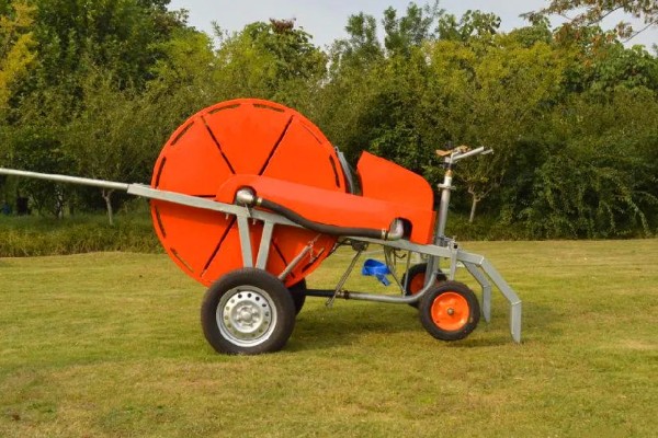 小型喷灌机的保养方式，完成作业后要洗净各部位