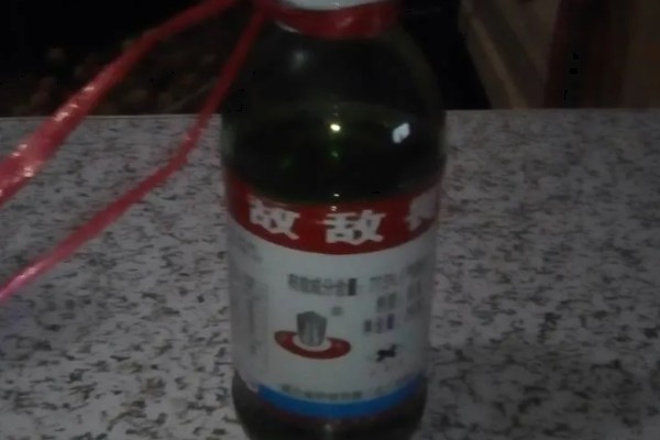 敌敌畏可以防治什么害虫,对菜青虫、菜蚜、棉铃虫等害虫有防效