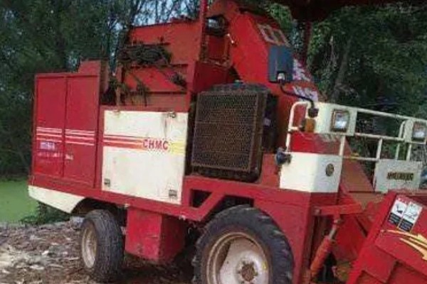 玉米收割机的安装调试方法，柴油机和收割机减速箱要连接三角带