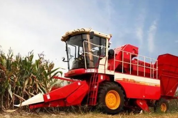 玉米收割机的安装调试方法，柴油机和收割机减速箱要连接三角带