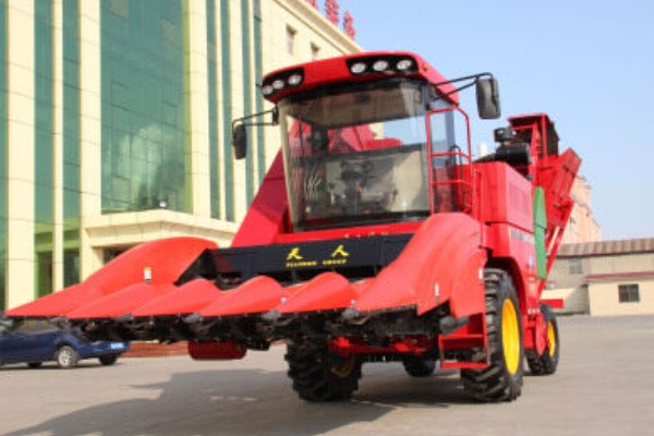 玉米收割机的安装调试方法，柴油机和收割机减速箱要连接三角带