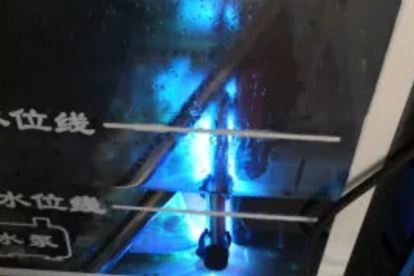 鱼缸uv灯正确的使用方法，首先要安装好进水管和出水管