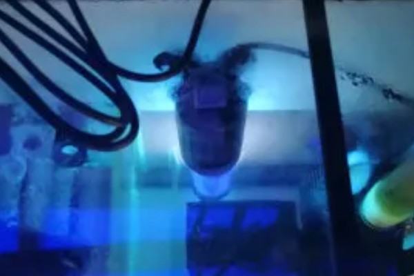 鱼缸uv灯正确的使用方法，首先要安装好进水管和出水管