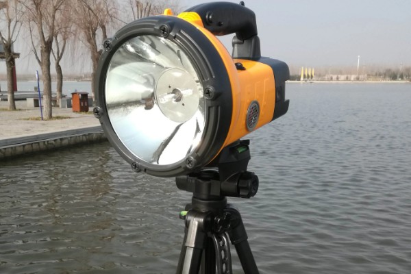 怎么选择钓鱼的铁板，天气阴暗时使用暗色铁板