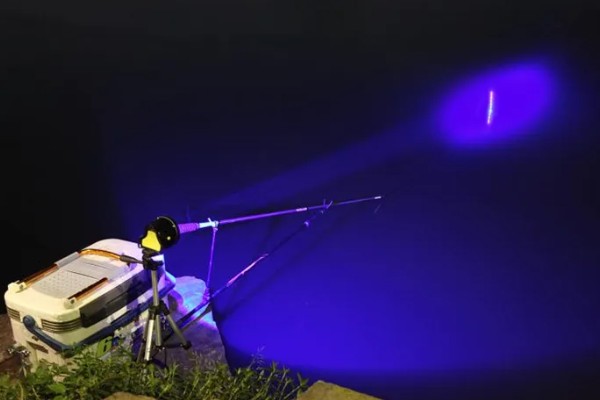 怎么选择钓鱼的铁板，天气阴暗时使用暗色铁板