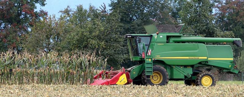 玉米联合收割机故障如何预防,驾驶员应立刻停止作业检查