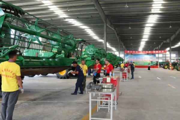 玉米联合收割机故障如何预防,驾驶员应立刻停止作业检查