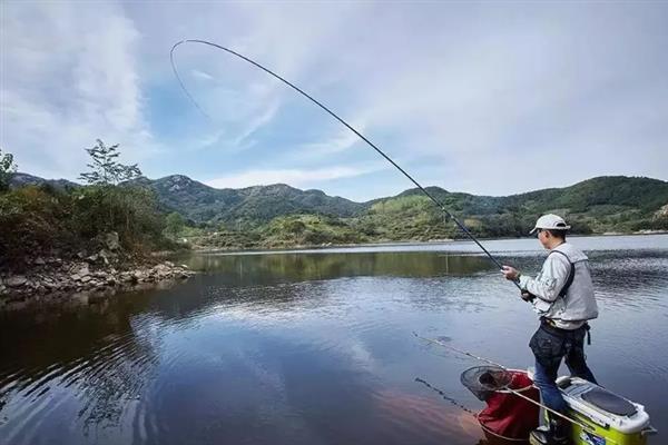 冬季钓草鱼要钓底吗，冬季草鱼需要钓底