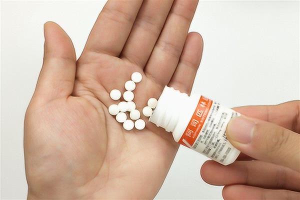 观音竹水培发黄应该添加哪些东西，掺入维生素B12等物质可以改善发黄现象