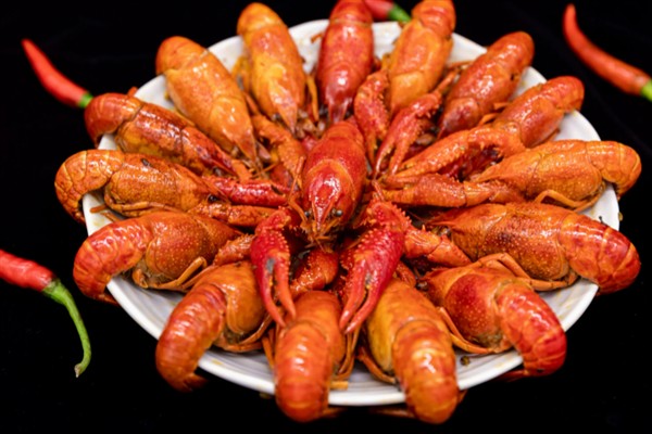 小龙虾是不是海鲜,小龙虾不是海鲜