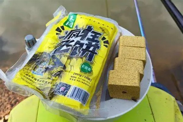 4月份钓鱼用哪种饵料，自然饵料可选择蚯蚓、麦粒、玉米等种类