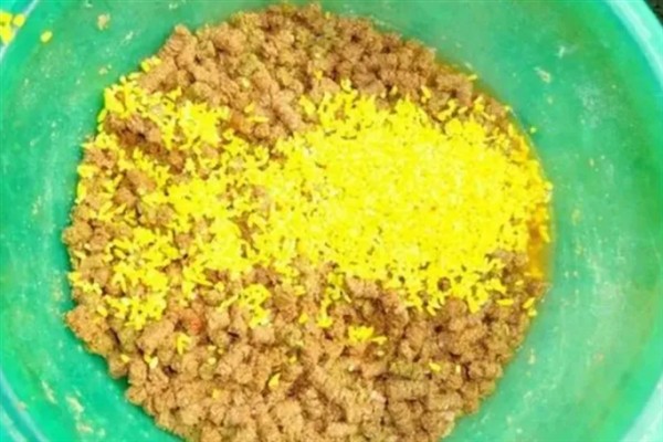 4月份钓鱼用哪种饵料，自然饵料可选择蚯蚓、麦粒、玉米等种类