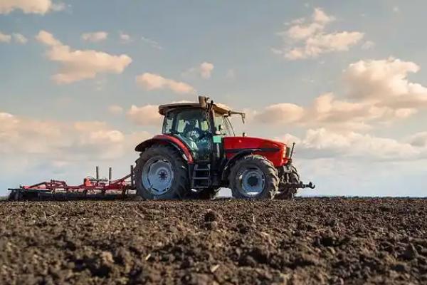 中型拖拉机怎么维修，长期停放后要对发动机三滤做更换、清洗处理