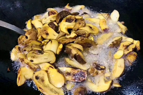 牛肝菌有哪些品种，主要分为白葱牛肝菌、红葱牛肝菌等5个品种