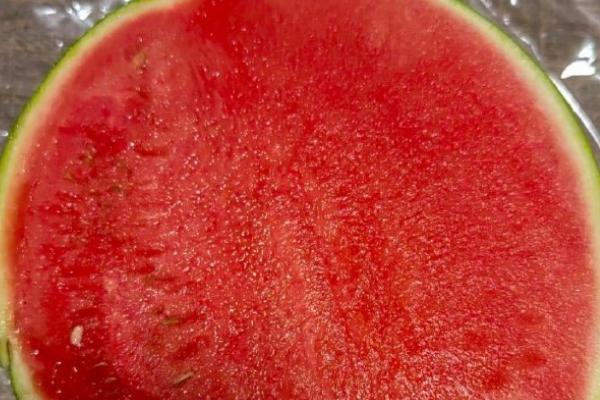 没有籽的西瓜品种，推荐黄小玉、黑蜜5号等