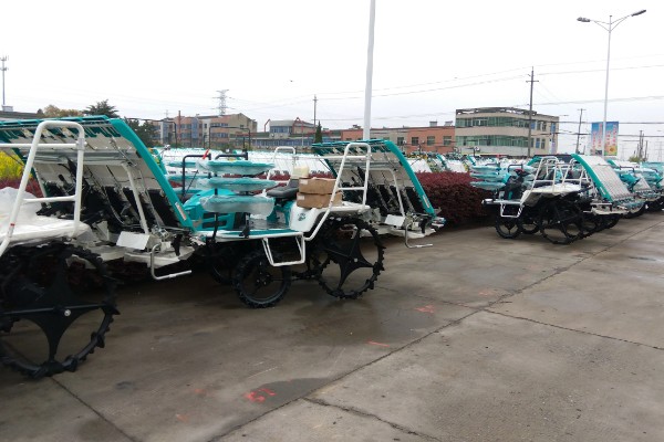 使用久保田插秧机要注意什么,首次使用需降低行驶速度