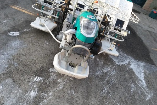 使用久保田插秧机要注意什么,首次使用需降低行驶速度