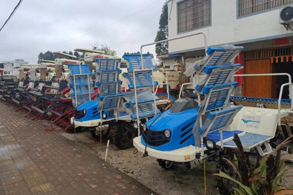 使用久保田插秧机要注意什么,首次使用需降低行驶速度