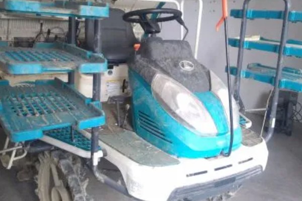 使用久保田插秧机要注意什么,首次使用需降低行驶速度