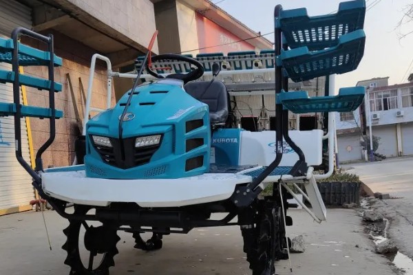 使用久保田插秧机要注意什么,首次使用需降低行驶速度