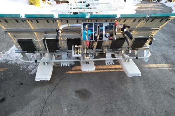 使用久保田插秧机要注意什么,首次使用需降低行驶速度