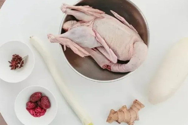 腌咸鸡是用公鸡还是母鸡，公鸡和母鸡均可