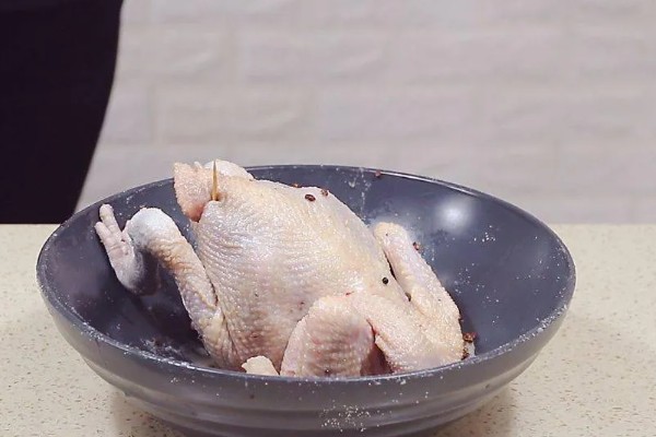 腌咸鸡是用公鸡还是母鸡，公鸡和母鸡均可