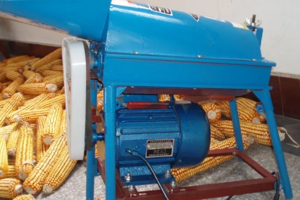 脱粒机的类型特点,简易式脱粒机不可分离和清粮