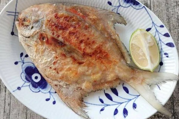 白鲳鱼有哪些做法,可清蒸也可香煎