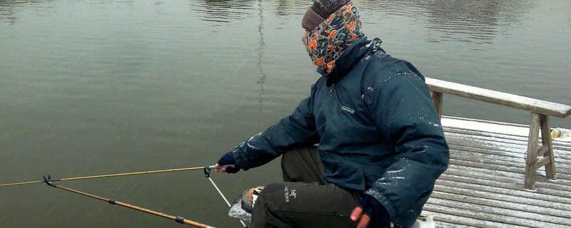 冬天选钓位的方法，向阳背风的位置是不错的选择