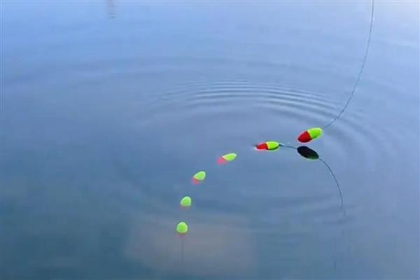 走水适合用七星漂还是立漂,钓点走水时用立漂的效果更好