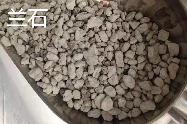 多肉植物如何浇水,春秋两季每隔2-4浇一次水